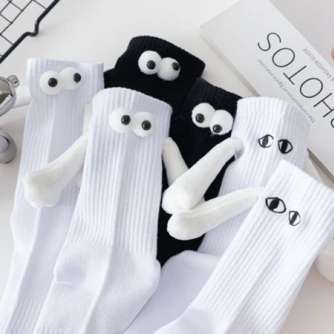 Magnetic Socks with Hands Women Men Fashion Black Couple Mid-tube Socks for Gifts || Neoraid